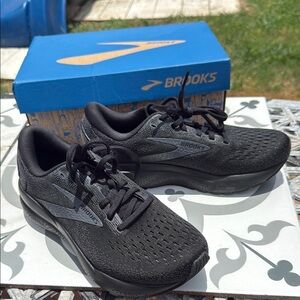 Brooks Ghost 16 Jet Black Athletic Shoes size 7M
